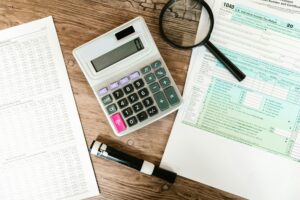 Overhead photo of accounting items part of a year-end freelancer checklist